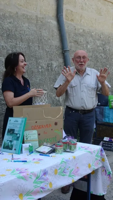Le maire de Lavérune et une animatrice, après avoir tiré au sort sa propre commune