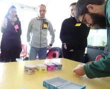 Les participants doivent trier sous forme de jeu.